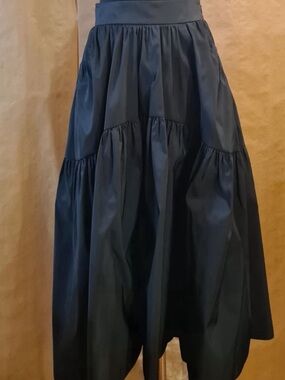 New with Tags Carolina Herrera Skirt size small